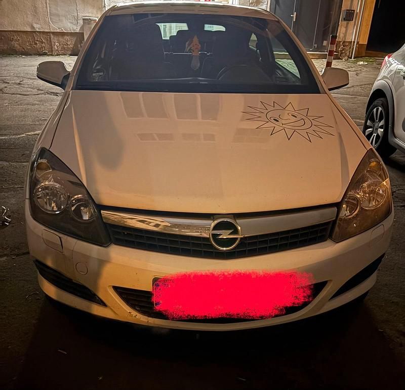 Weiß Gebraucht 2008 Opel Astra GTC Coupé | 2.500 € (Guter Preis) - Bild 1/4