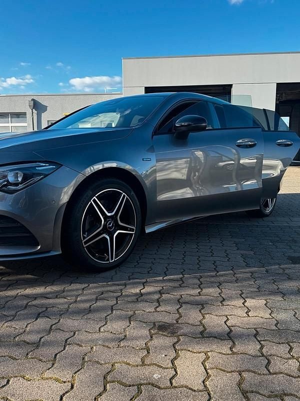 Gebraucht Mercedes CLA250e 160 PS (117 kW) 2020 Grau Limousine