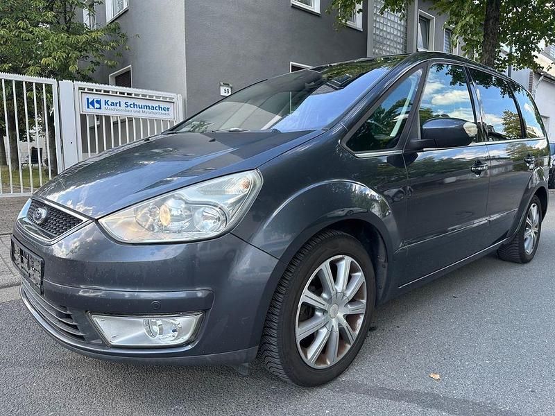Grau Gebraucht 2006 Ford Galaxy Ghia Van / Kleinbus | 2.990 € (Guter Preis) - Bild 1/4