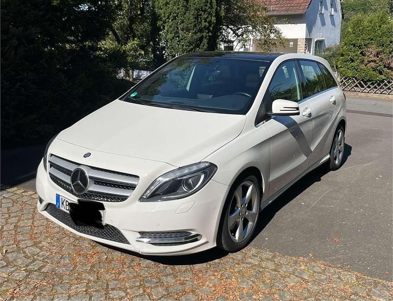 Weiß Gebraucht 2014 Mercedes B220 Van / Kleinbus | 12.950 € (Guter Preis) - Bild 1/4