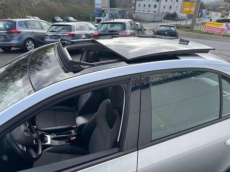 Gebraucht Skoda Octavia Elegance 140 PS (102 kW) 2014 Stribrna brilliant/ brilliants Kleinwagen