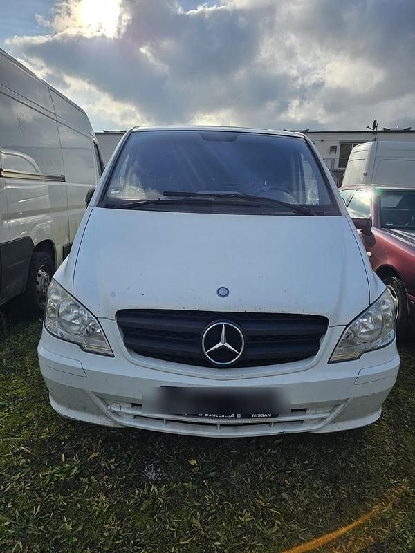 Weiß Gebraucht 2011 Mercedes Vito Van / Kleinbus | 3.499 € - Bild 1/4