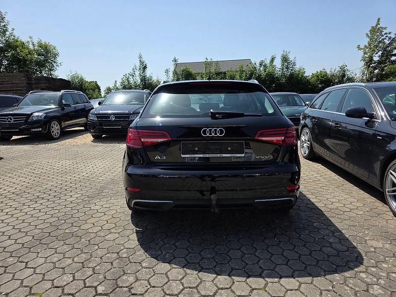 Gebraucht Audi A3 Sportback e-tron Sport 150 PS (110 kW) 2018 Schwarz Kleinwagen