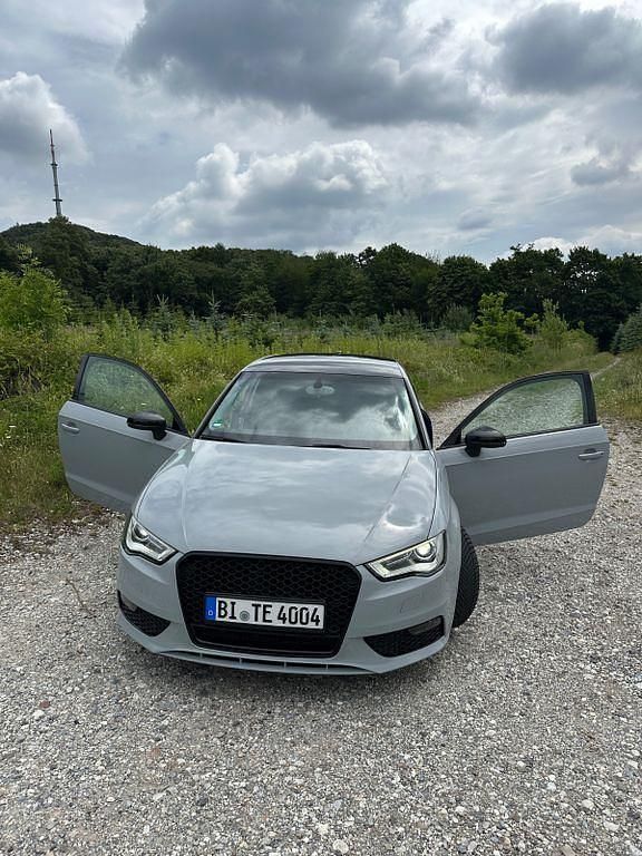 Grau Gebraucht 2014 Audi A3 S-Line Limousine | 11.900 € (Superpreis) - Bild 1/4