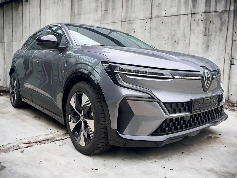 Grau Gebraucht 2022 Renault Mégane Equilibre Limousine | 18.250 € (Superpreis) - Bild 1/4