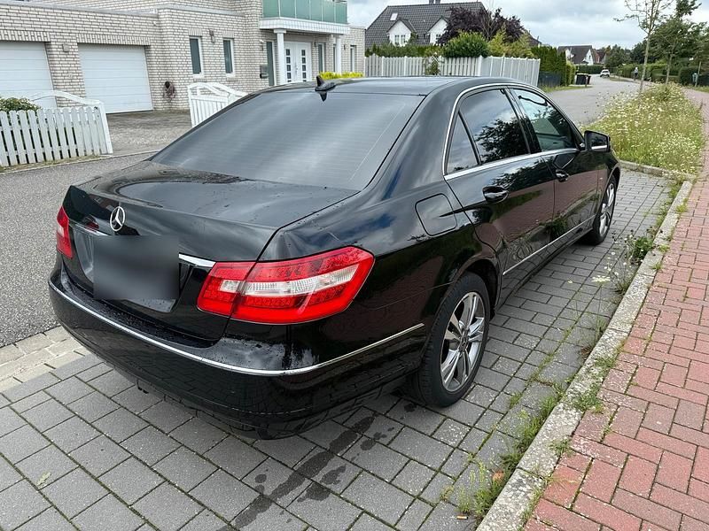 Gebraucht Mercedes E200 136 PS (100 kW) 2010 Schwarz Limousine