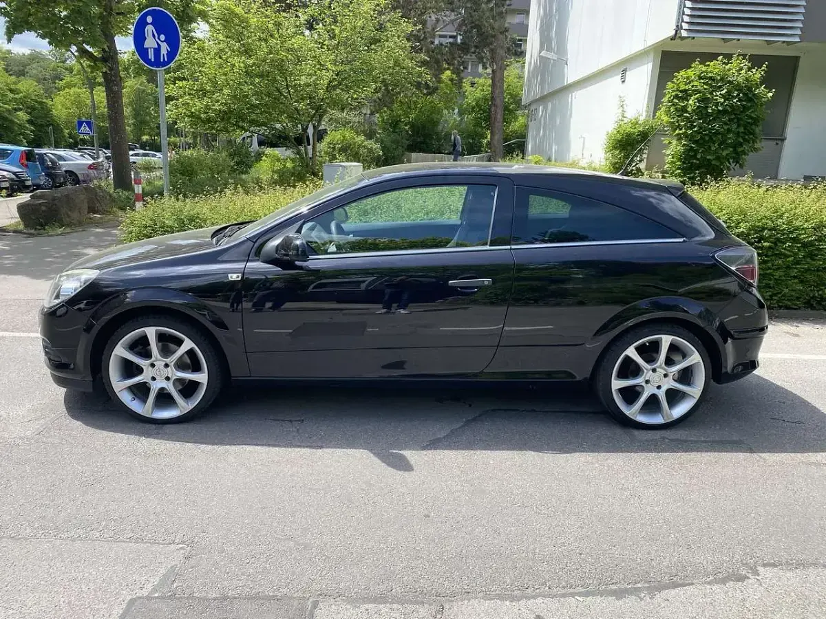 Używany Opel Astra Selection 90 KM (66 kW) 2009 Czarny Coupe