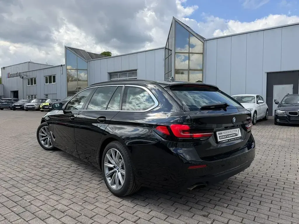 Gebraucht BMW 530e 292 PS (214 kW) 2023 Schwarz Limousine
