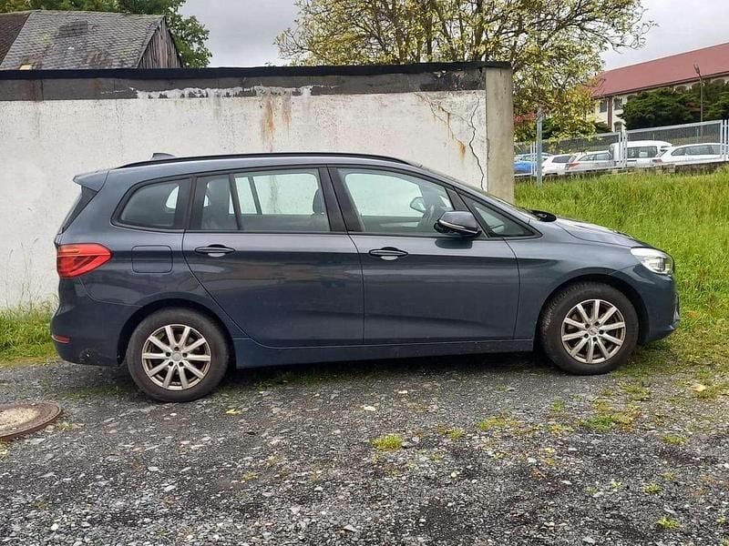 Blau Gebraucht 2017 BMW 218 Kombi | 7.100 € (Guter Preis) - Bild 1/4