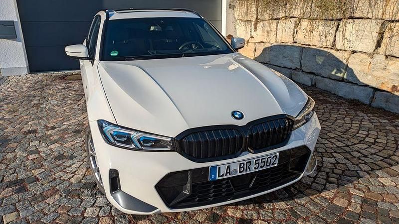 Gebraucht BMW 330 M Sport 286 PS (210 kW) 2023 Weiß Kombi