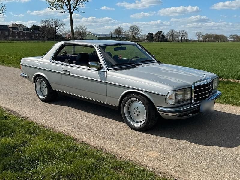 Gebraucht Mercedes 230 166 PS (122 kW) 1984 Silber Coupé