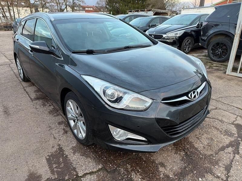 Gebraucht Hyundai i40 Style 116 PS (85 kW) 2015 Schwarz Kombi