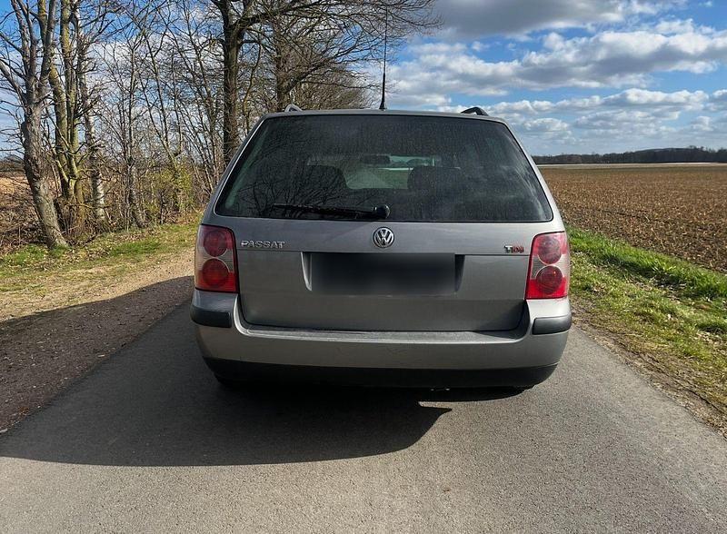 Gebraucht VW Passat 131 PS (96 kW) 2002 Grau Kombi