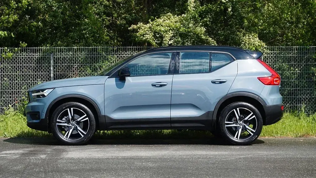 Gebraucht Volvo XC40 R-Design 197 PS (144 kW) 2022 Grau SUV