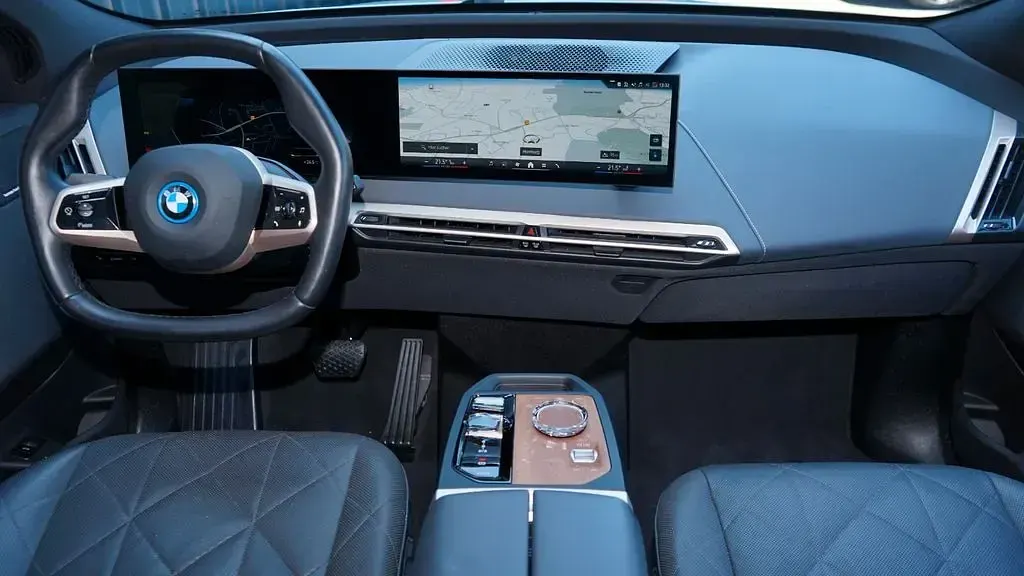 Gebraucht BMW iX Performance 239 kW (326 PS) 2024 Mineralweiss (metallic) SUV