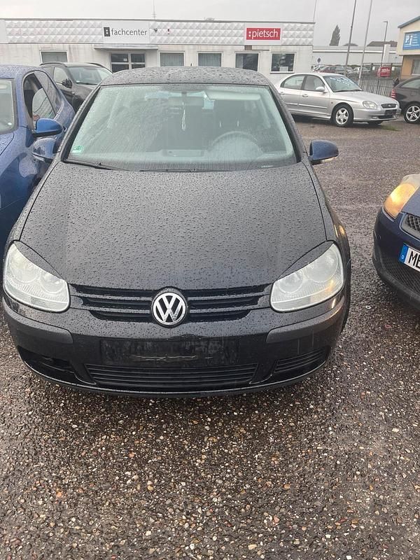 Schwarz Gebraucht 2004 VW Golf V Kleinwagen | 950 € (Superpreis) - Bild 1/4