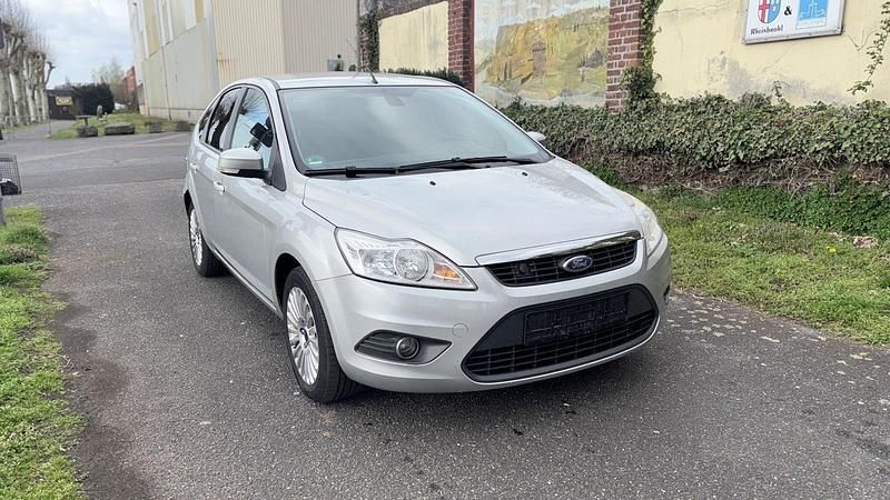 Gebraucht Ford Focus 125 PS (91 kW) 2009 Silber Limousine