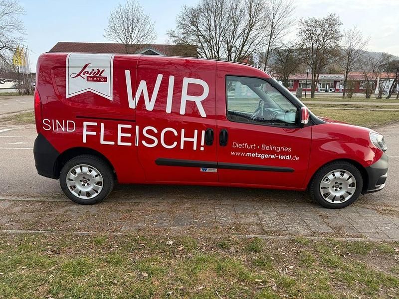 Gebraucht Fiat Doblò 120 PS (88 kW) 2017 Rot Van / Kleinbus