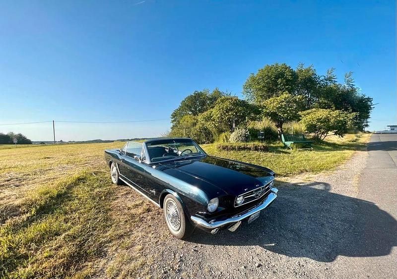 Blau Gebraucht 1965 Ford Mustang Cabrio | 37.900 € - Bild 1/4