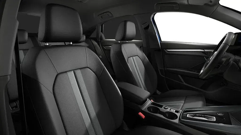 Gebraucht Audi A3 Advanced 150 PS (110 kW) 2025 Navarrablau metallic Limousine