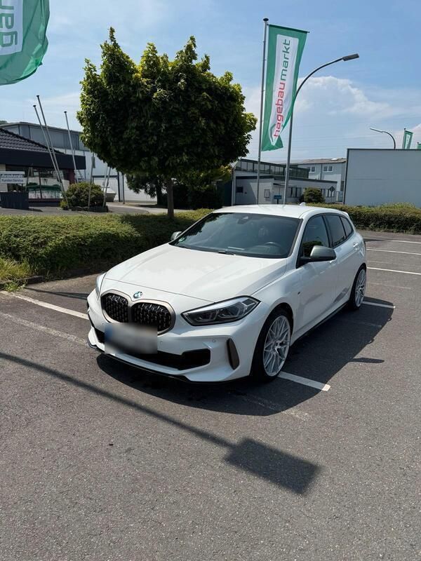 Weiß Gebraucht 2021 BMW M135 M Performance Kleinwagen | 29.900 € (Guter Preis) - Bild 1/4