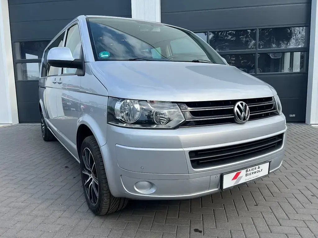 Gebraucht VW Caravelle Comfortline 140 PS (102 kW) 2013 Reflexsilber Van