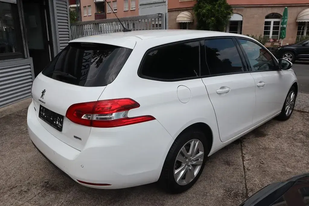 Gebraucht Peugeot 308 SW Active 131 PS (96 kW) 2016 Weiß Kombi