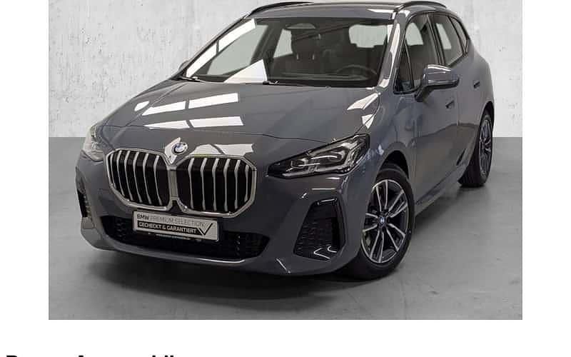 Grau Gebraucht 2024 BMW 218 M Sport Van / Kleinbus | 34.990 € - Bild 1/4