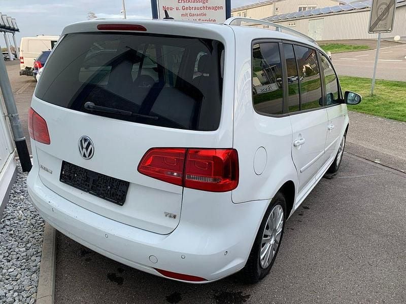 Gebraucht VW Touran Cup 105 PS (77 kW) 2014 Weiß Van / Kleinbus
