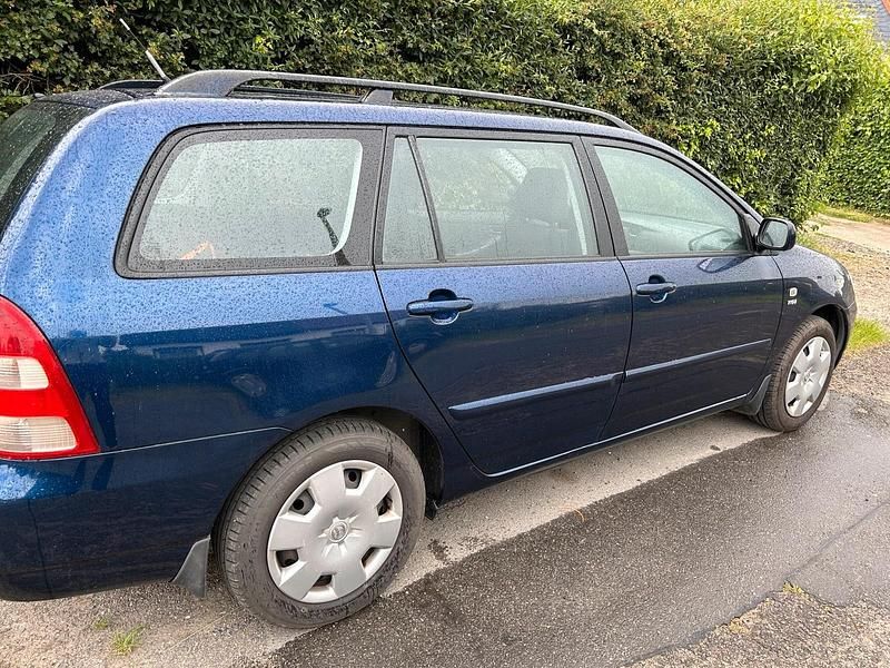 Gebraucht Toyota Corolla 110 PS (80 kW) 2003 Blau Kombi
