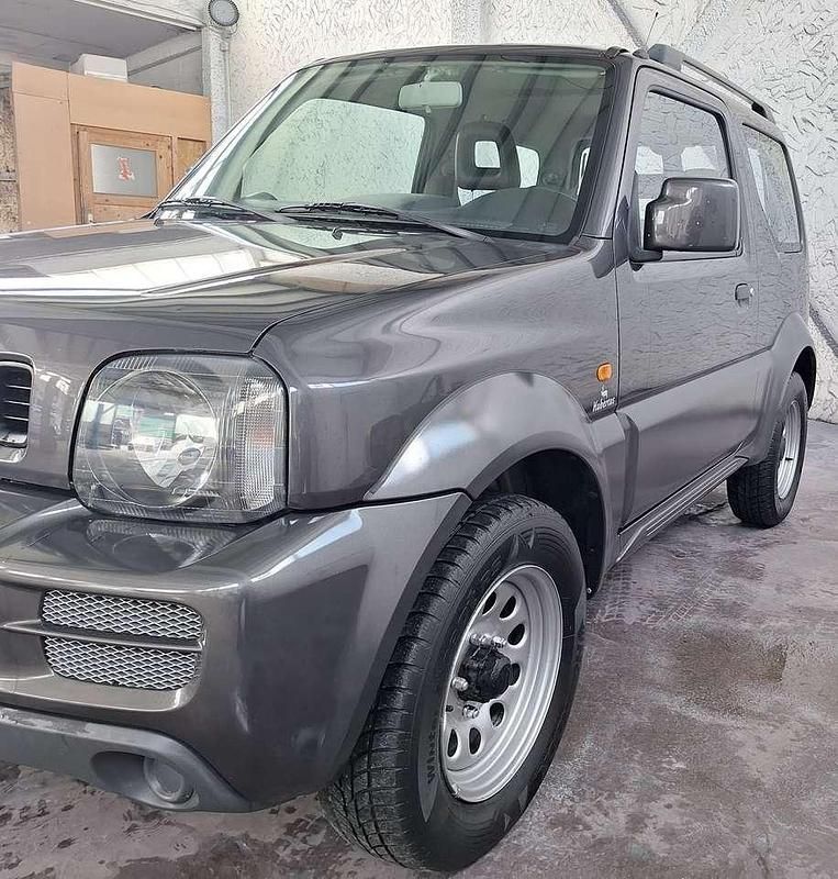 Grün Gebraucht 2012 Suzuki Jimny Style SUV | 9.900 € (Fairer Preis) - Bild 1/4