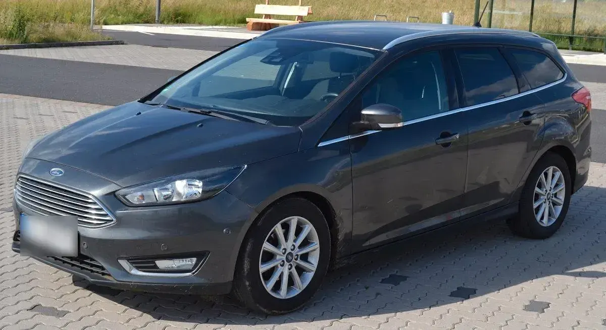Gebraucht Ford Focus Titanium 120 PS (88 kW) 2017 Grau Kombi