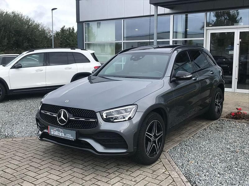 Grau Gebraucht 2020 Mercedes GLC220 AMG SUV | 33.899 € (Fairer Preis) - Bild 1/4