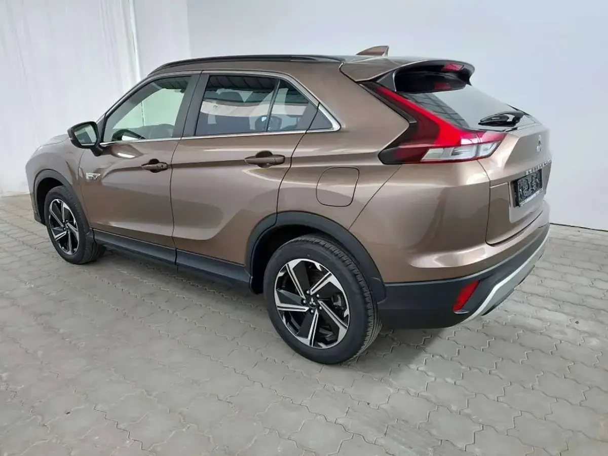 Używany Mitsubishi Eclipse Cross Plus 188 KM (138 kW) 2022 Brązowy SUV