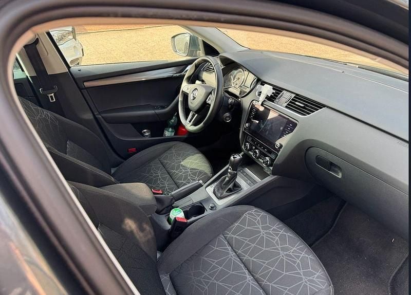 Gebraucht Skoda Octavia Clever 150 PS (110 kW) 2019 Grau Limousine