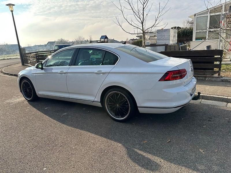 Gebraucht VW Passat Highline 179 PS (131 kW) 2018 Weiß Limousine