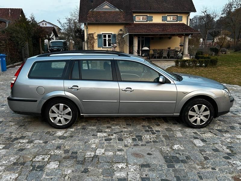 Gebraucht Ford Mondeo 125 PS (91 kW) 2005 Silber Kombi