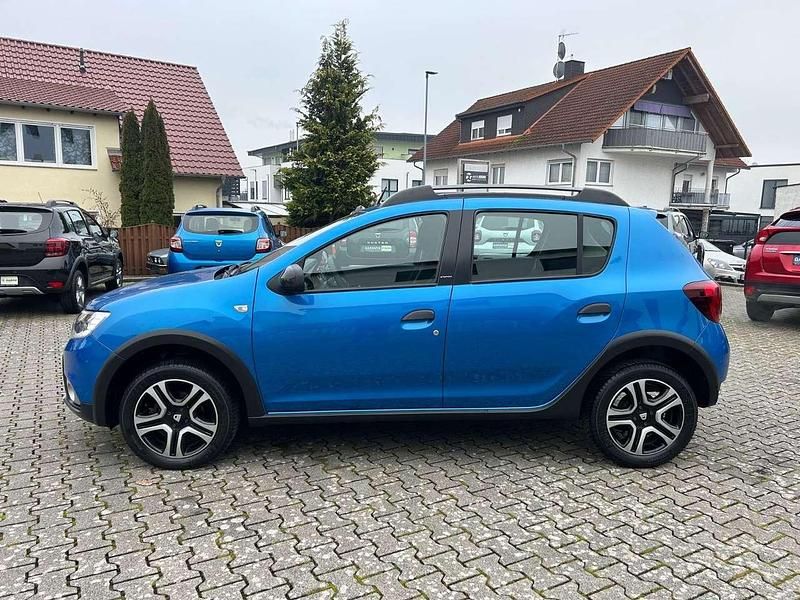 Gebraucht Dacia Sandero Celebration 90 PS (66 kW) 2018 Blau sky SUV