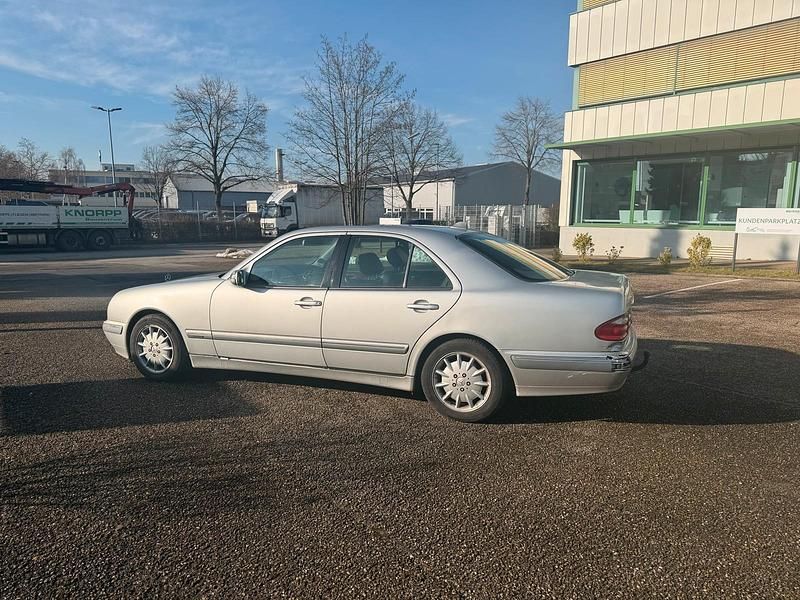 Gebraucht Mercedes E240 170 PS (125 kW) 2000 Limousine