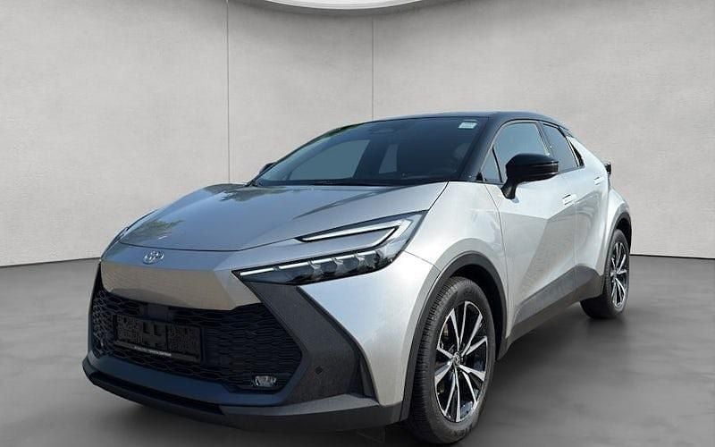 Shimmering silver metallic / dach schwarz Gebraucht 2023 Toyota C-HR Team SUV | 31.490 € (Superpreis) - Bild 1/4