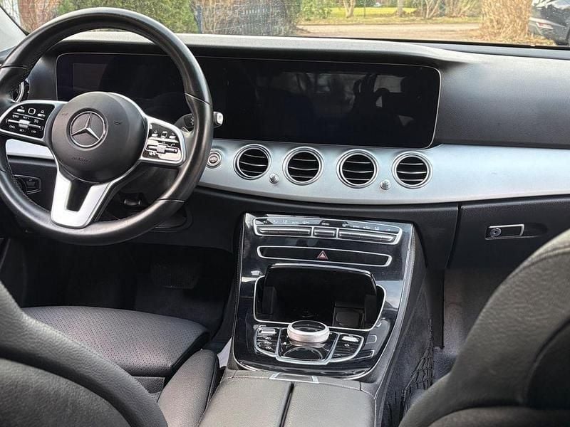 Gebraucht Mercedes E220 194 PS (142 kW) 2019 Schwarz Limousine