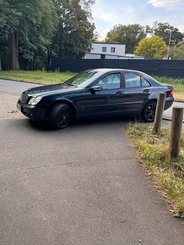 Schwarz Gebraucht 2004 Mercedes C200 Cabrio | 4.200 € - Bild 1/4