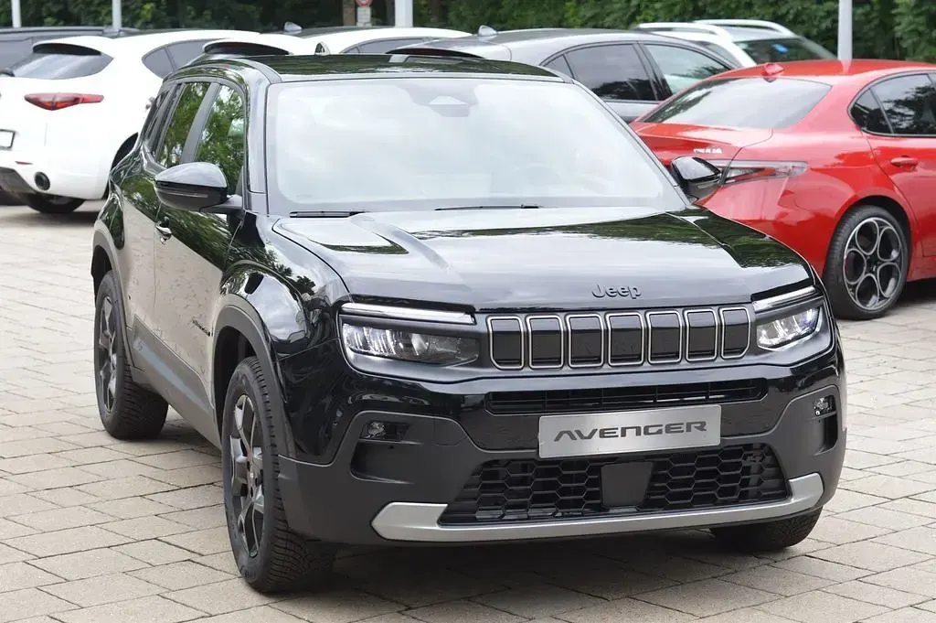 Neu Jeep Avenger EV 114 kW (156 PS) 2026 Schwarz SUV