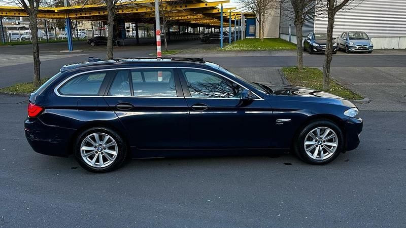 Gebraucht BMW 530 258 PS (189 kW) 2012 Blau Kombi