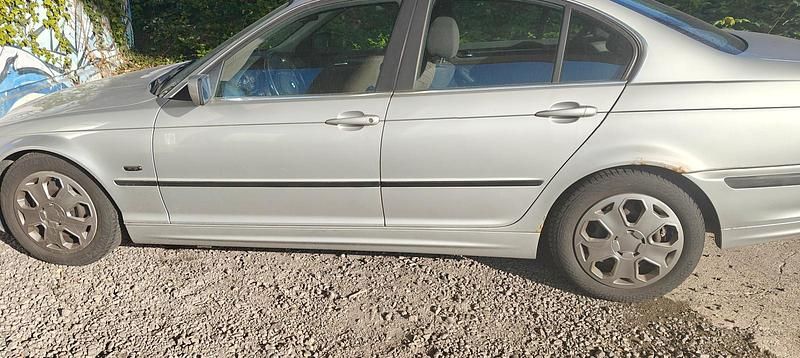 Silber Gebraucht 2000 BMW 323 Limousine | 1.500 € (Fairer Preis) - Bild 1/4
