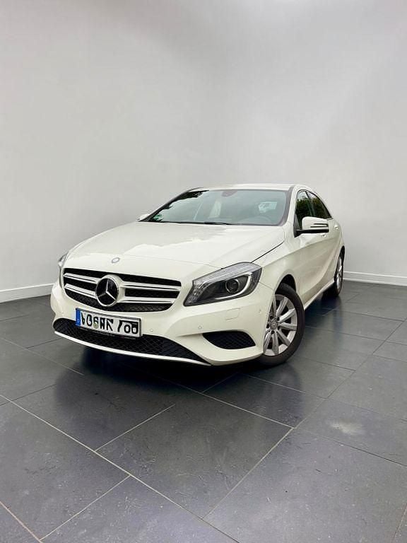 Gebraucht Mercedes A180 122 PS (89 kW) 2015 Weiß Limousine