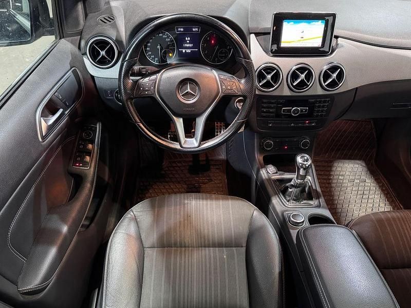 Gebraucht Mercedes B200 156 PS (114 kW) 2012 Schwarz Van / Kleinbus