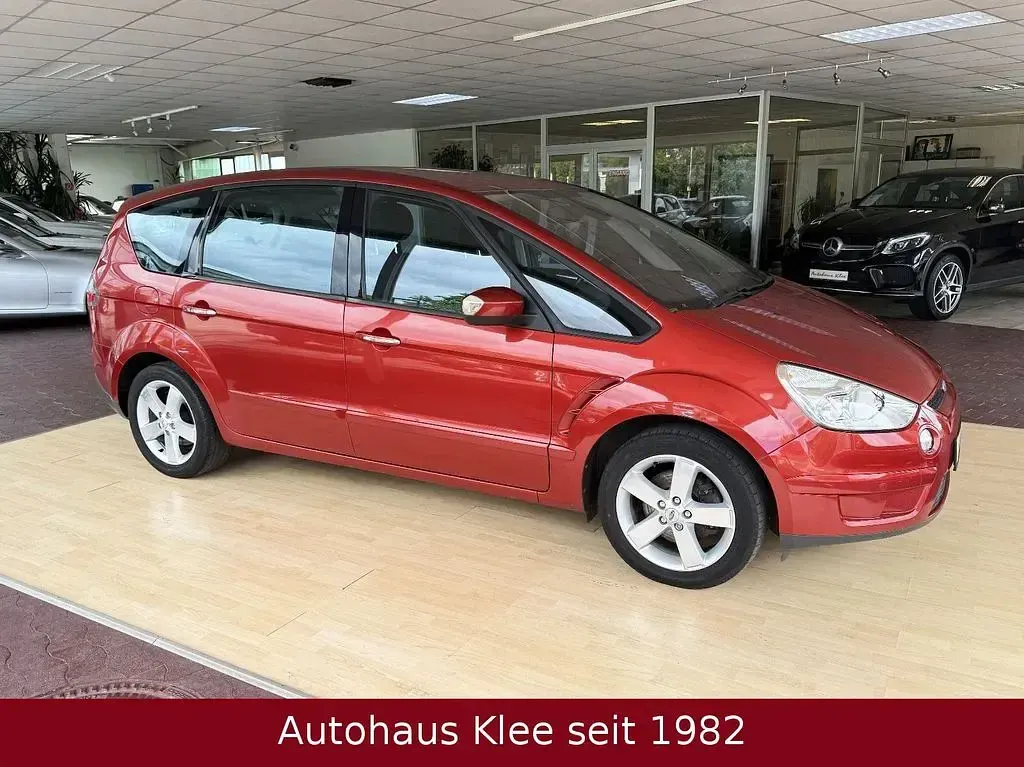 Gebraucht Ford S-MAX Titanium 145 PS (106 kW) 2009 Rot Van / Kleinbus
