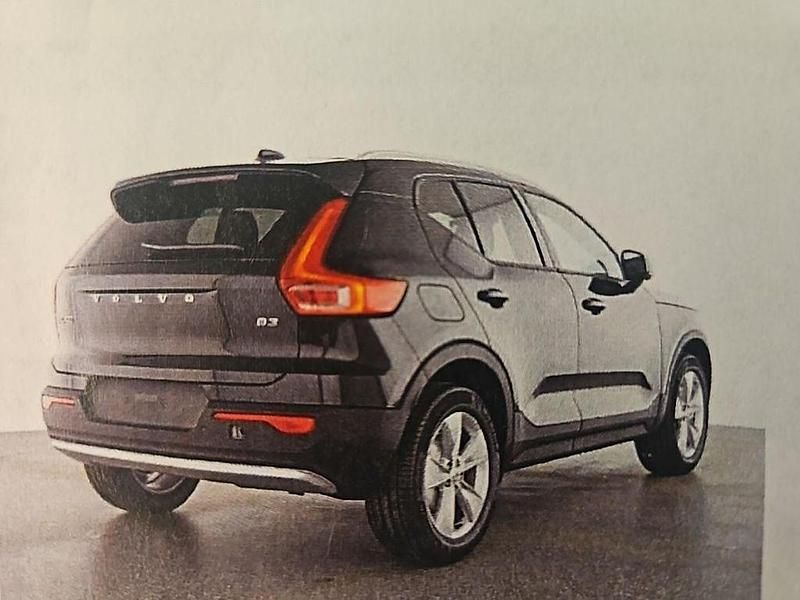 Gebraucht Volvo XC40 Core 163 PS (119 kW) 2025 Schwarz SUV