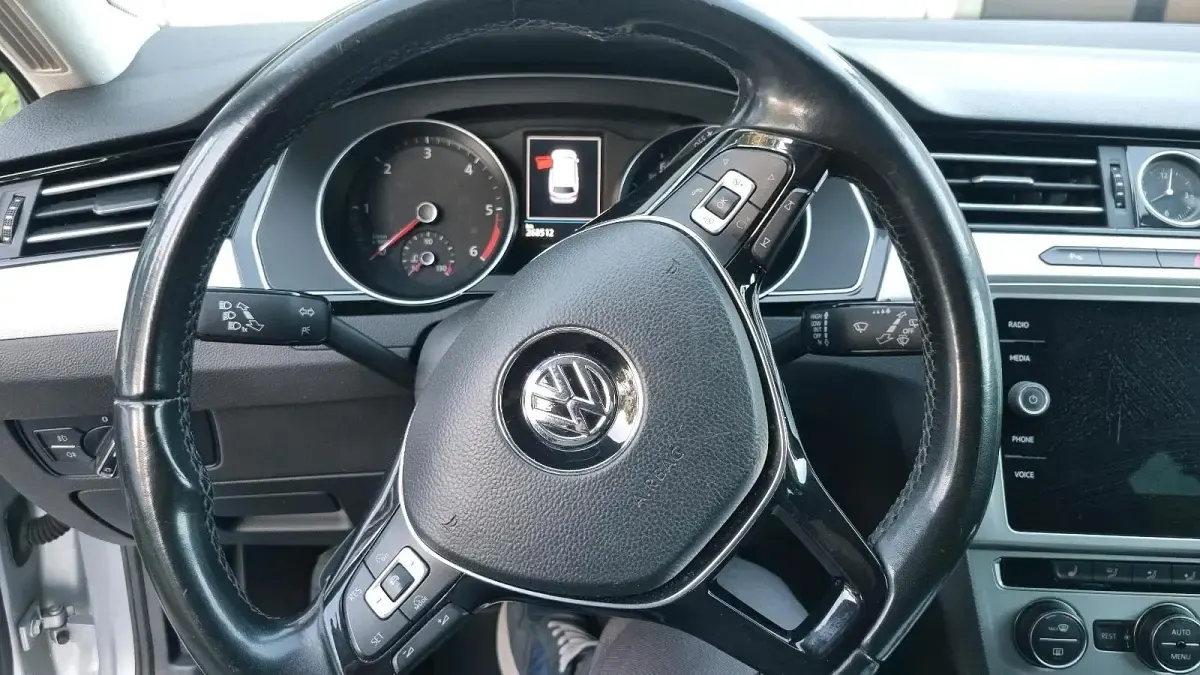 Gebraucht VW Passat 150 PS (110 kW) 2017 Silber Kombi